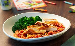 grilled-chicken-with-rotini-pasta-marinara-kids