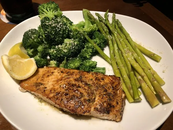 olive-garden-herb-grilled-salmon