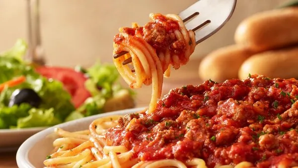 olive-garden-lunch-sized-spaghetti-with-meat-sauce