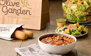 weekday-lunch-special-soup-salad-and-breadsticks