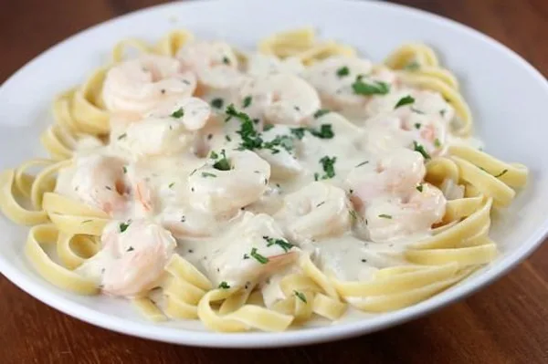 Olive-Garden-Seafood-Alfredo