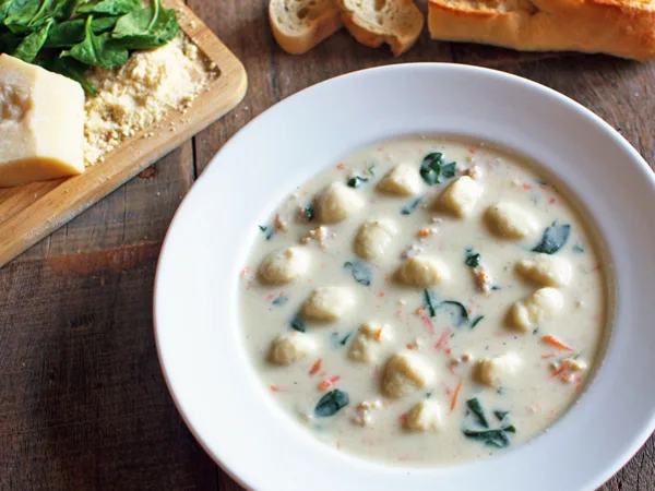 olive-garden-chicken-gnocchi-soup